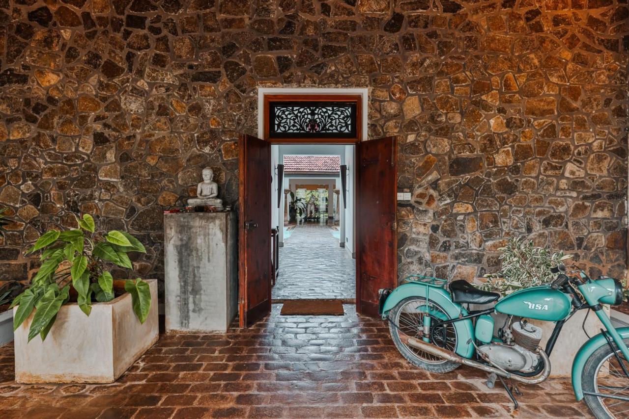 Villa Hundira Негомбо Екстериор снимка