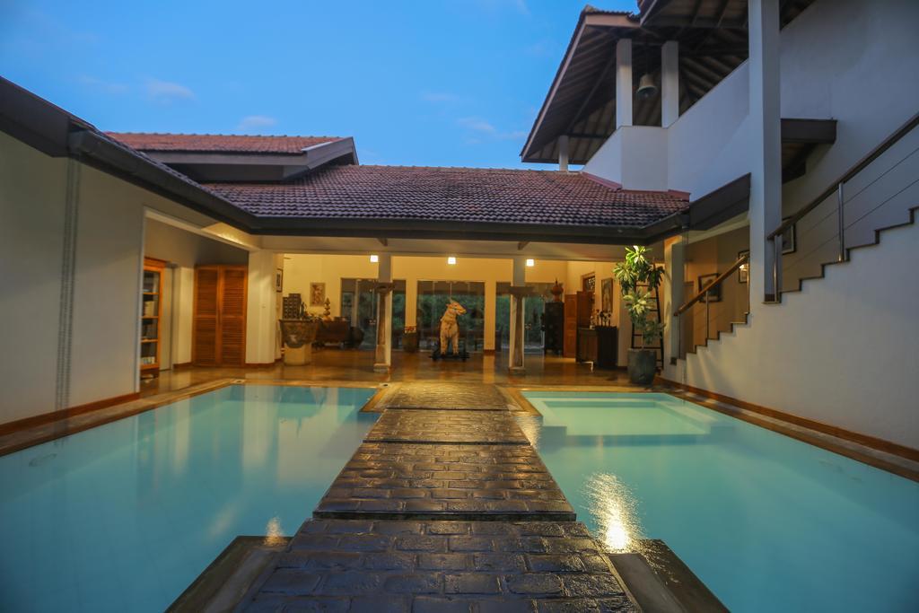 Villa Hundira Негомбо Екстериор снимка